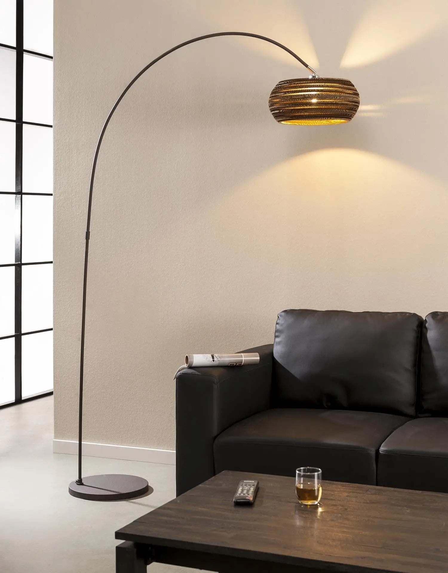 Lampe sur Pied Industrielle : Inspirations pour Sublimer Votre Déco