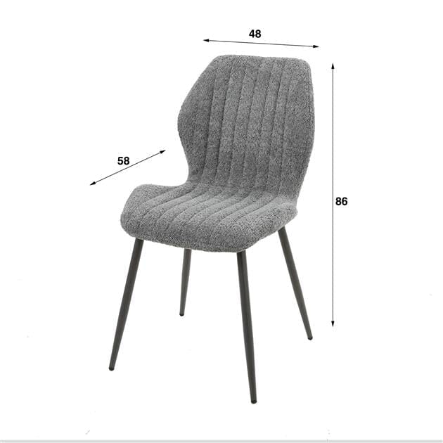 Chaise boucle en gris avec structure en métal robuste.