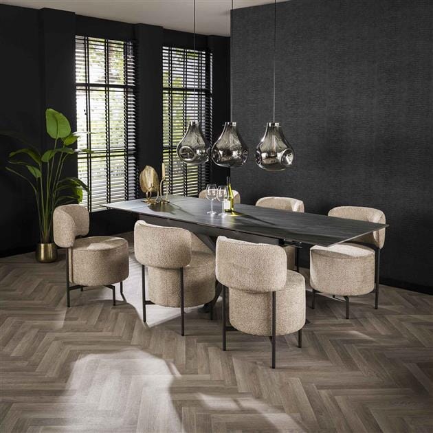 Chaise Cocktail Boucle en couleur taupe, parfaite pour une décoration moderne.