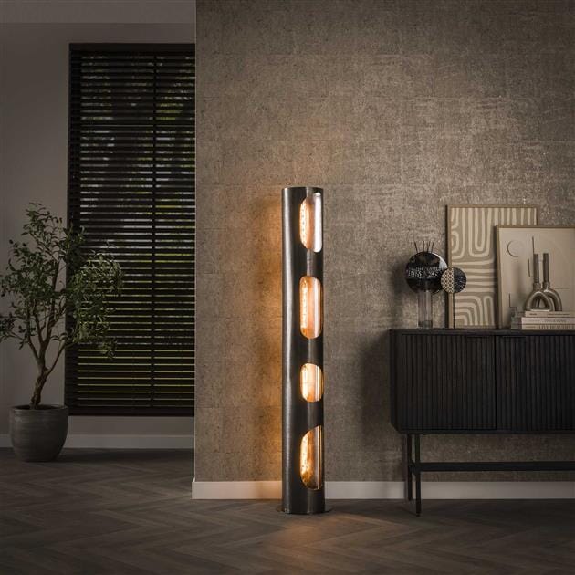 Lampe salon design 145 cm dans un intérieur contemporain