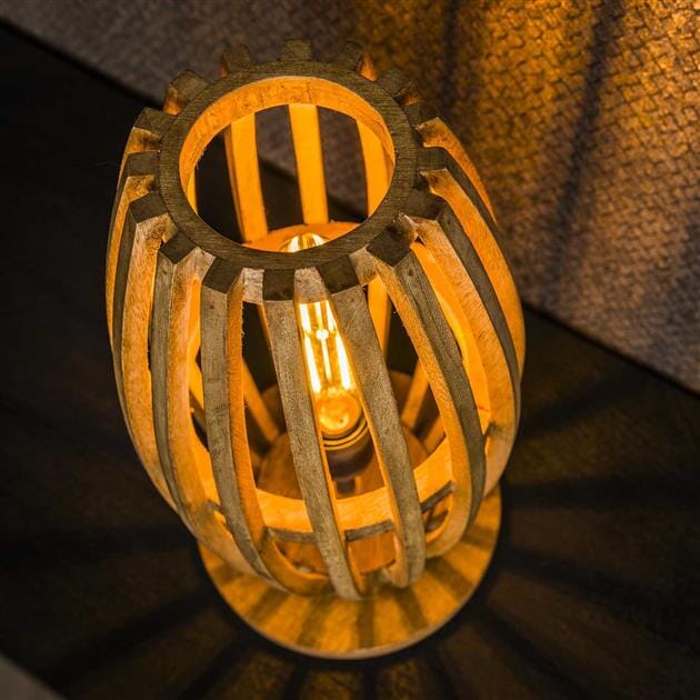 Lampe de Chevet Bois éclairant un intérieur moderne