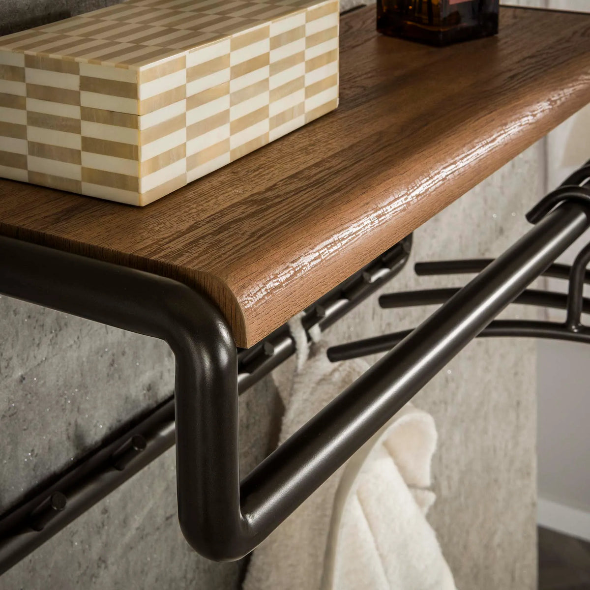 Porte-manteau Design Details