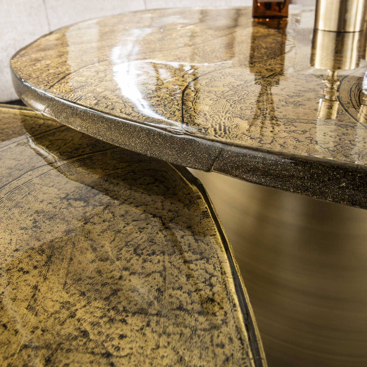 Table Basse En Verre Doree Details