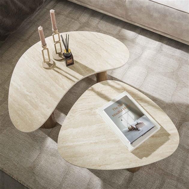 Table basse avec cadre en bois et plateau en travertin vue de dessus