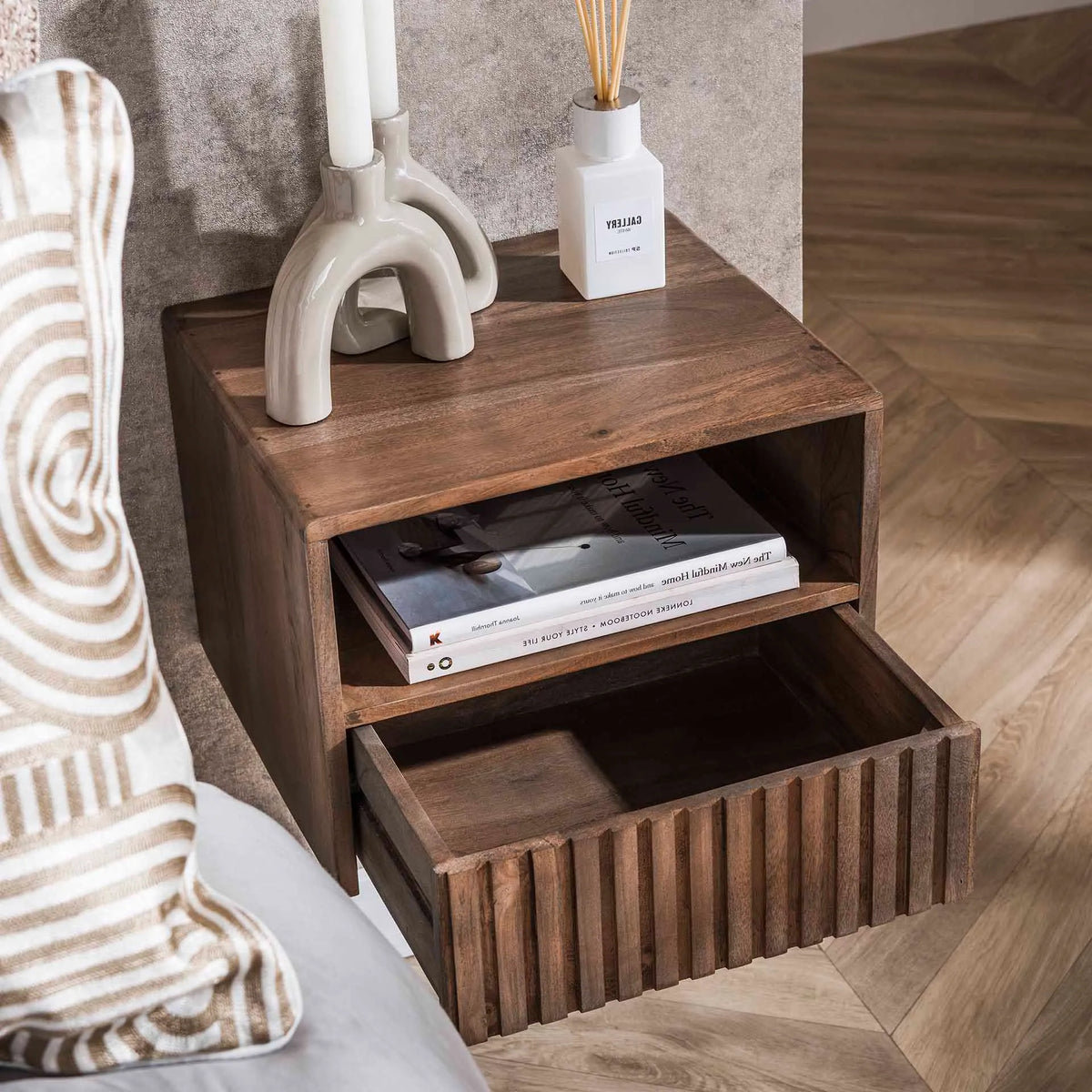 Table de Chevet En Acacia Massif Details