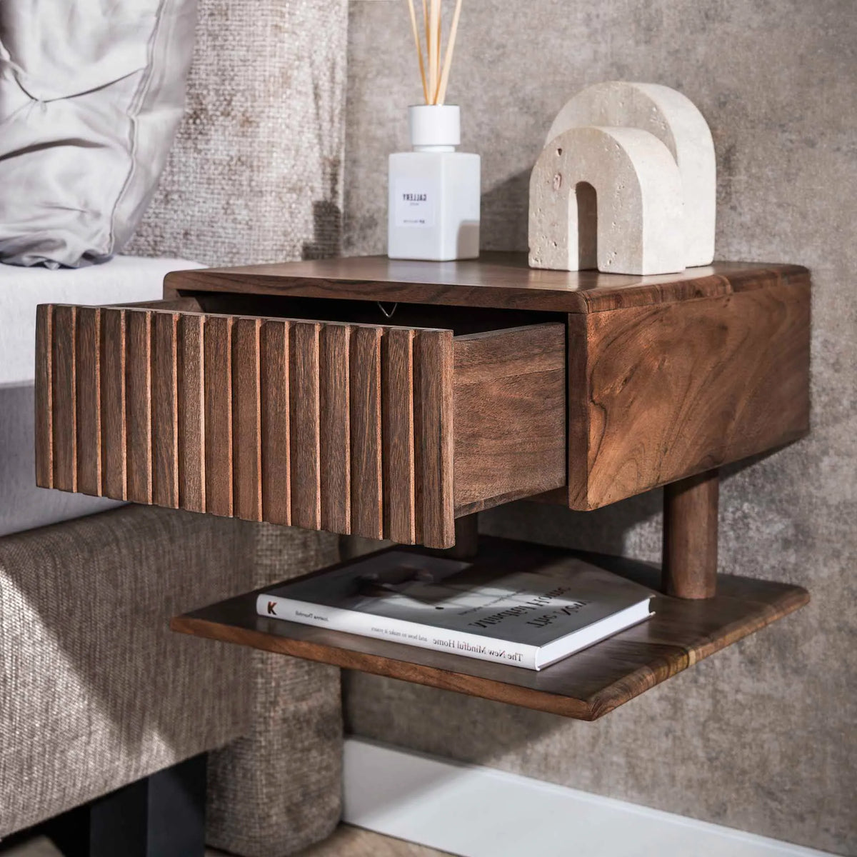 Table de Chevet Suspendue en Acacia Details