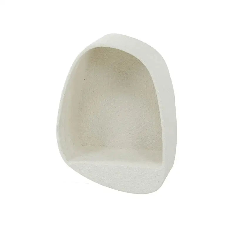 Détail rapproché de l&#39;étagère murale goutte, mettant en valeur sa finition en marbre