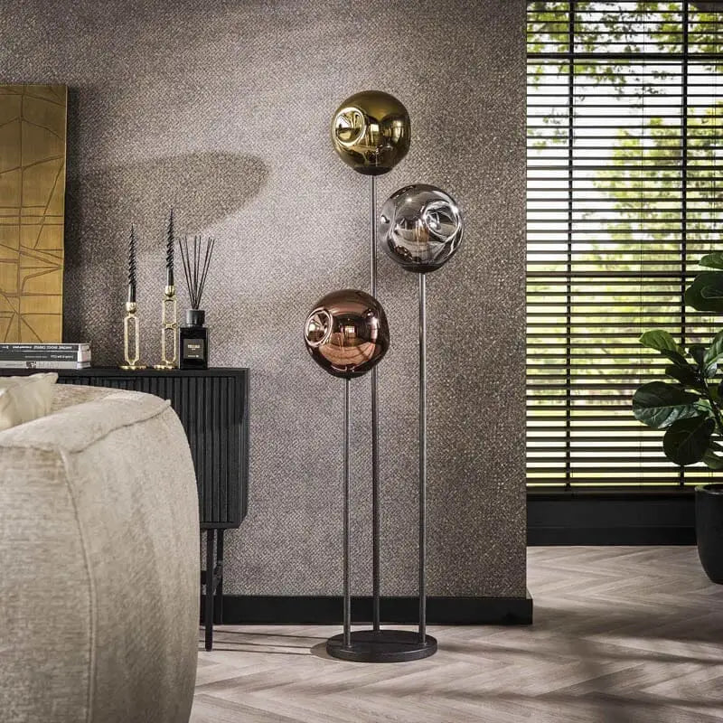 Lampadaire 3 globes en métal avec abat-jours en or, cuivre chrome
