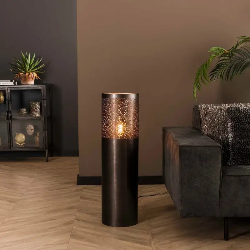 Lampadaire Noir Métal L'Élégance Minimaliste
