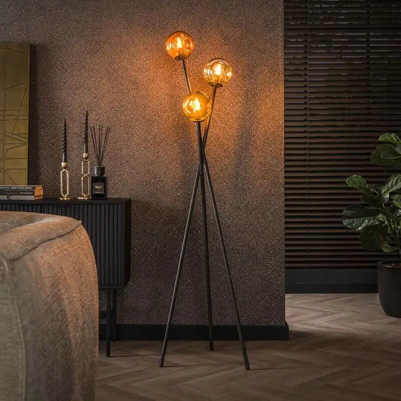 Lampadaire 3 ampoules avec globes en verre chromé, doré et cuivré.