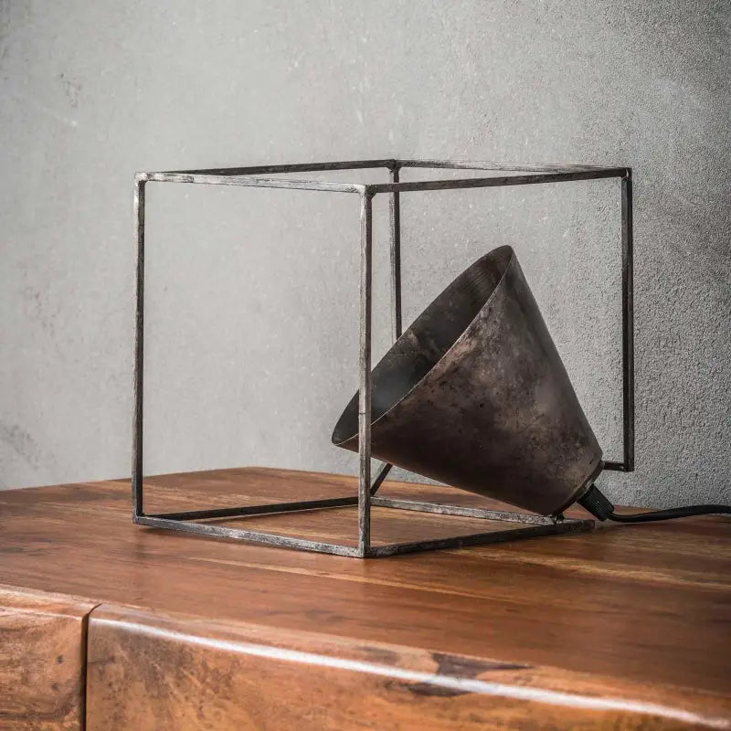Lampe Industrielle À Poser Métal Abat Jour Cube lyadesign 