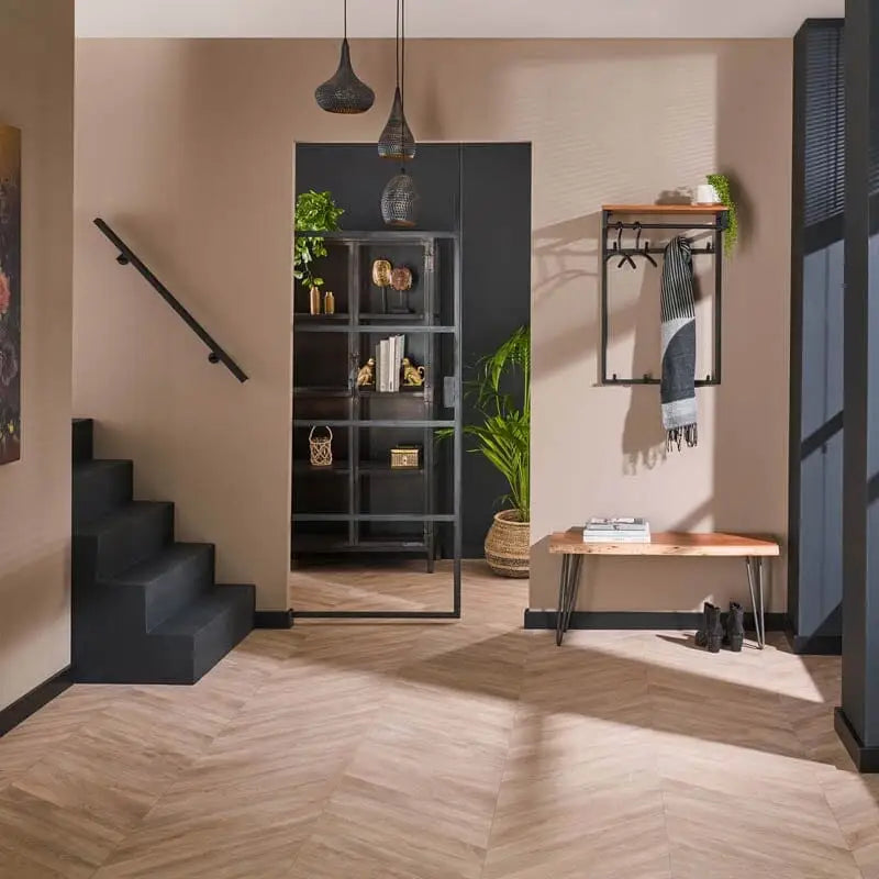 Le porte manteau metal 4 crochets redéfinit la polyvalence. Sa conception offre deux rangées de crochets pour vos manteaux