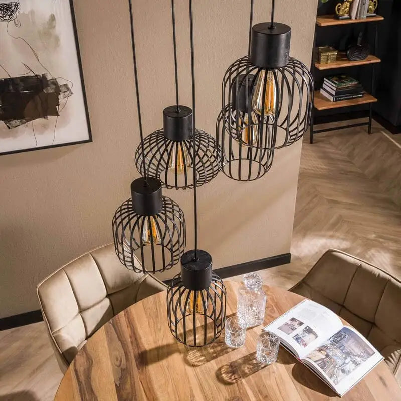 Détail des cinq abat-jours de formes différentes.