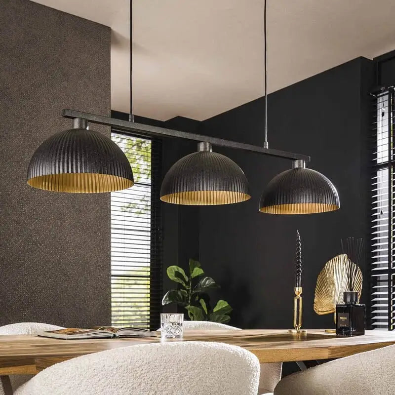 Un exemple inspirant de la suspension 3 lampes ajoutant une touche de style à un salon moderne.