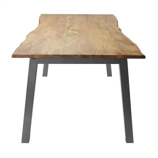 Table à manger acacia de 180 cm dans une salle à manger contemporaine.