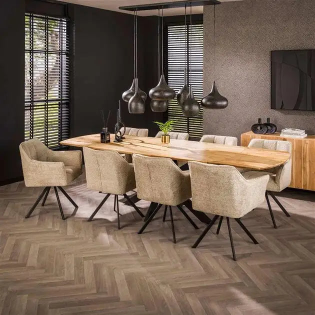 Table à manger extensible avec un plateau en bois clair et pieds en métal.