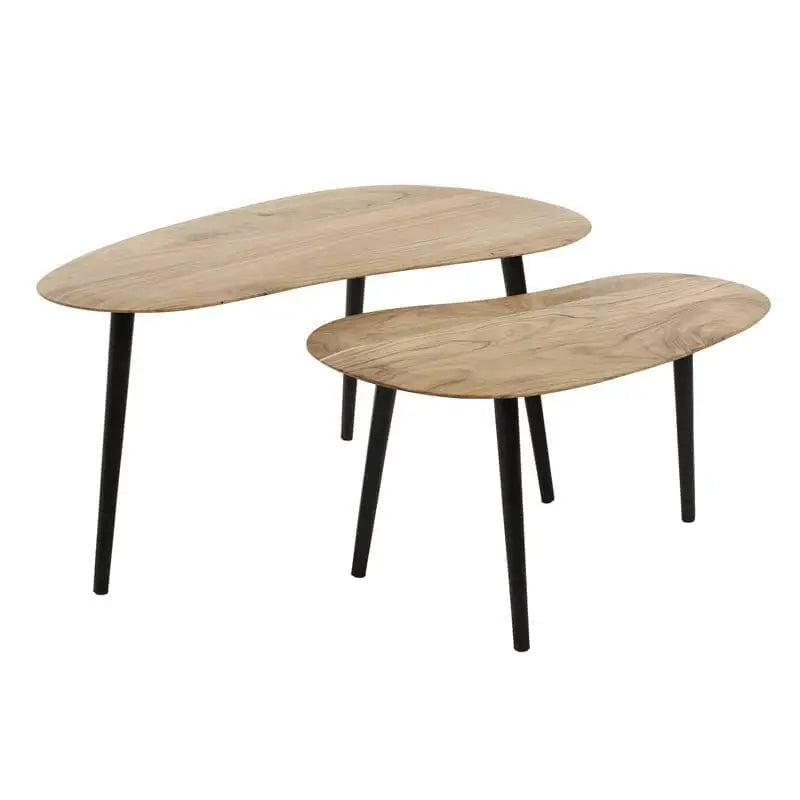 Détail des pieds en acier noir des tables basses scandinaves