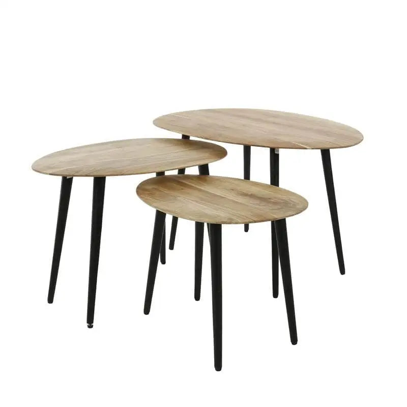 Image des tables d&#39;appoint en bois d&#39;acacia massif, intégrées dans un décor de salon, mettant en valeur leur esthétique naturelle et leur sophistication