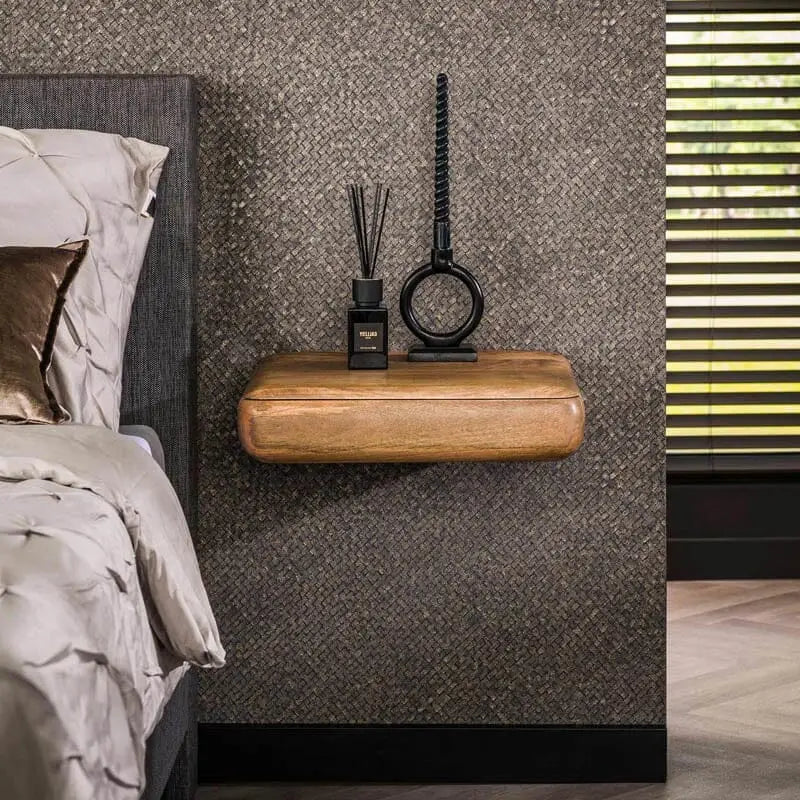 Vue en perspective de la table de chevet suspendue dans une chambre à coucher moderne, illustrant son style flottant.