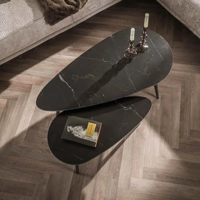 Table basse en céramique noire - Détail du plateau