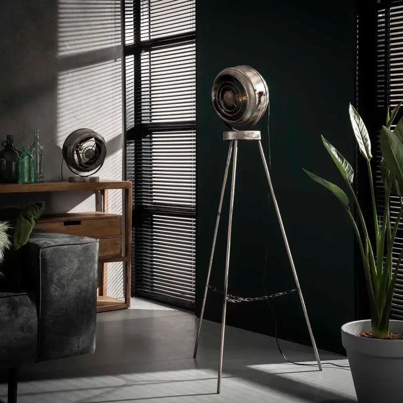 Lampe Industrielle À Poser Métal Projecteur lyadesign 